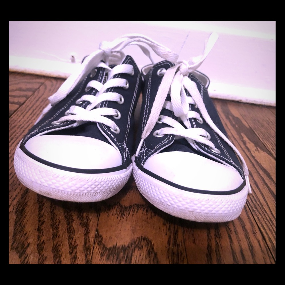Women’s Converse size 8 black